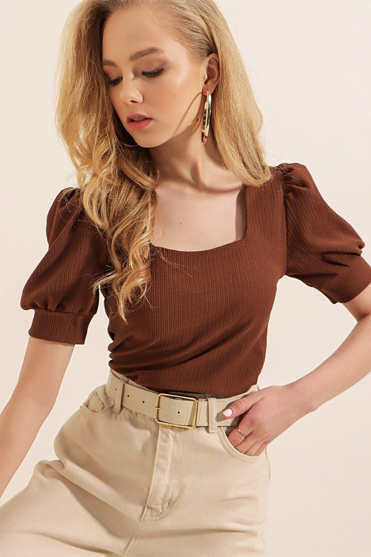 Kare Yaka Örme Bluz