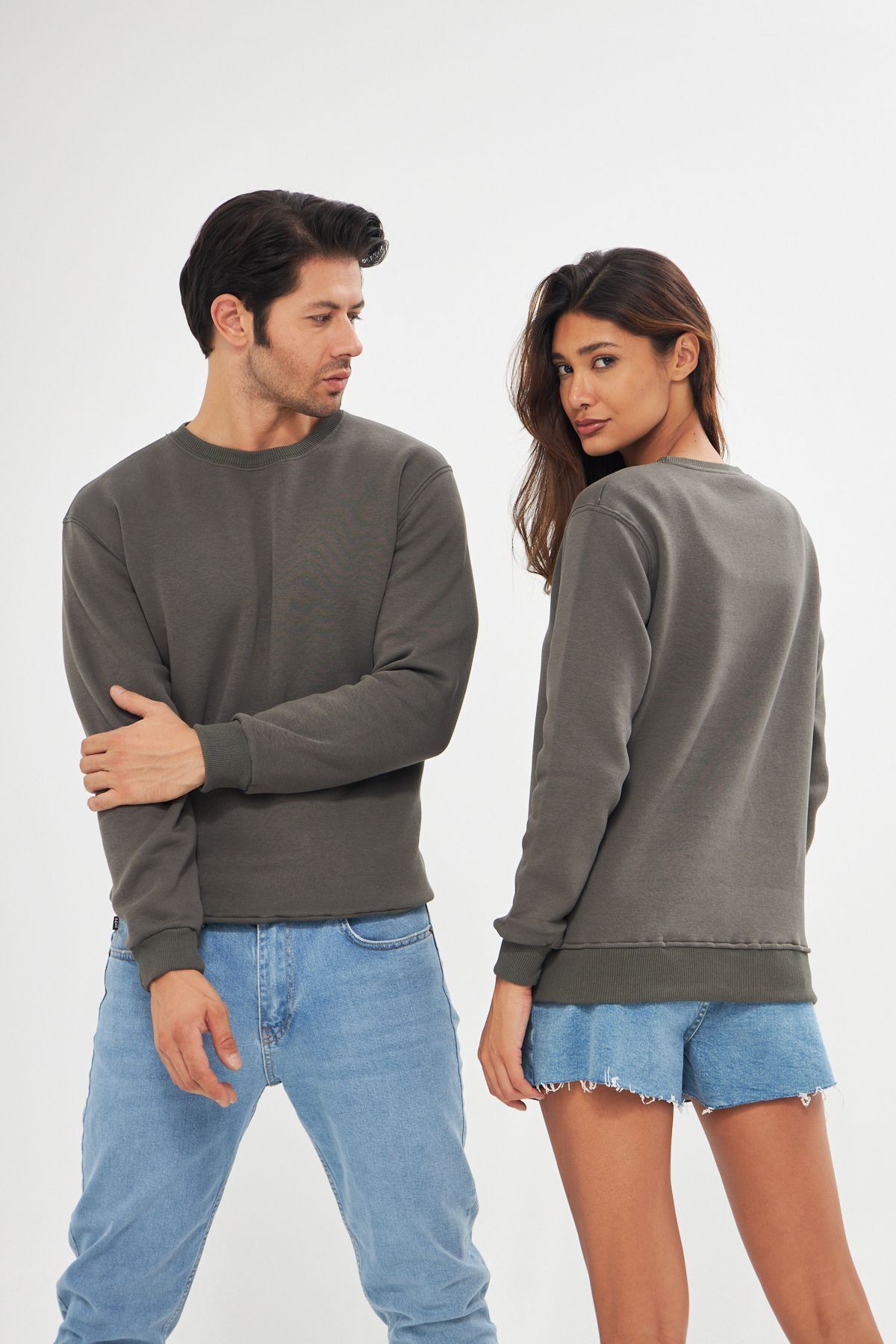 Unisex Slim Fit Sweatshirt