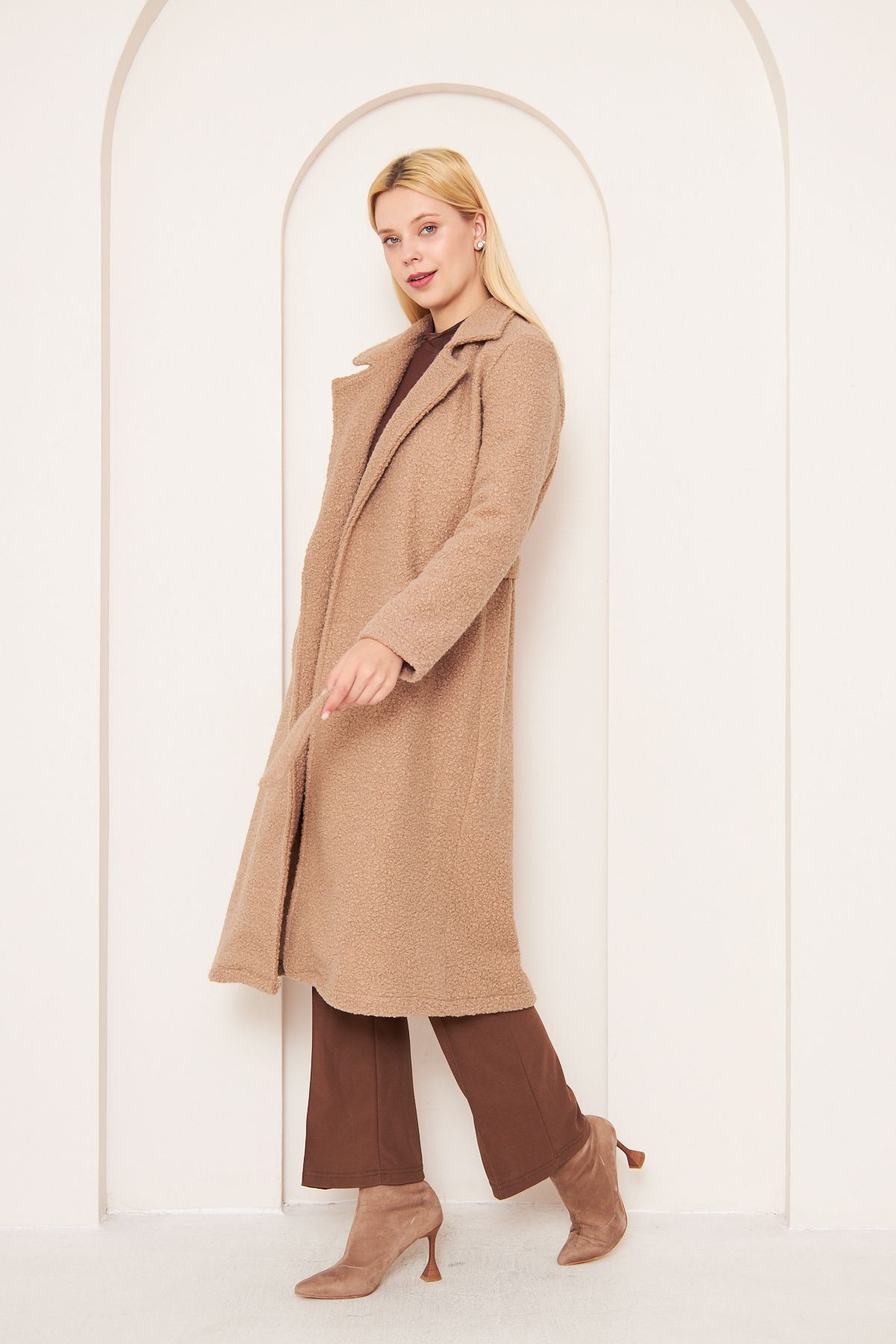 Kadın Trend Yün Karışımlı Kuşaklı Kahve Buklet Kaban