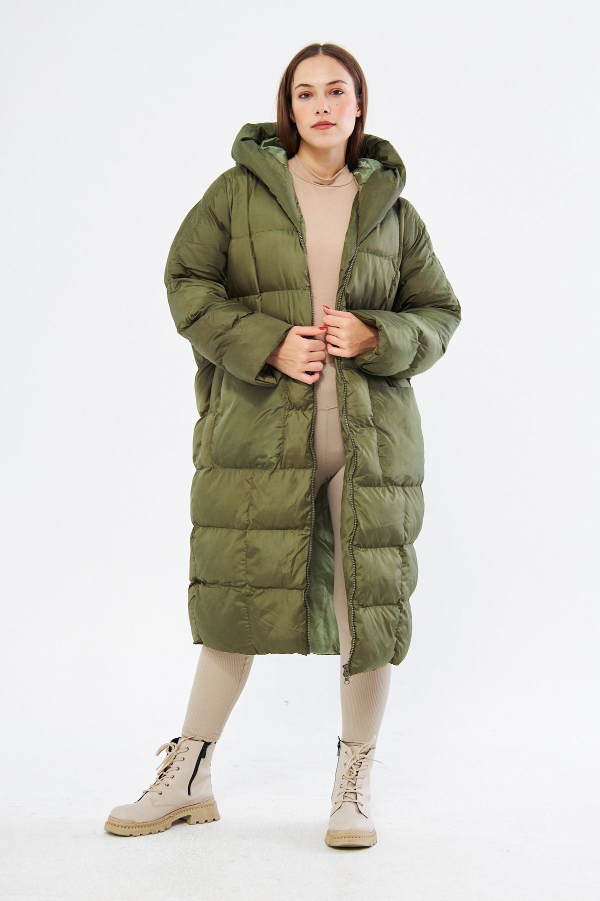 Kadın Siyah Kapüşonlu Uzun Oversize Şişme Mont