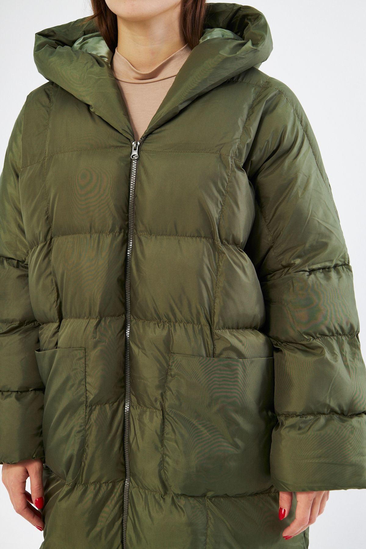 Kadın Siyah Kapüşonlu Uzun Oversize Şişme Mont