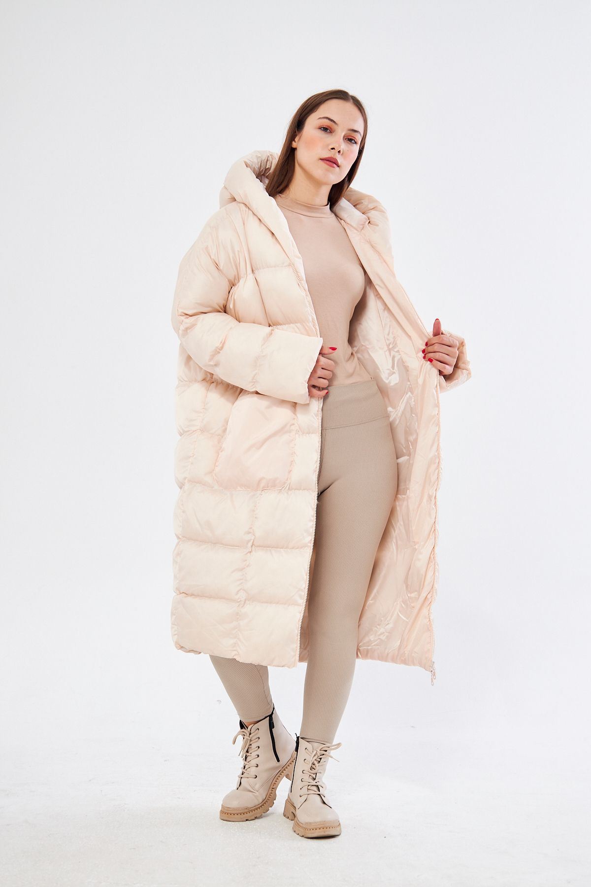 Kadın Siyah Kapüşonlu Uzun Oversize Şişme Mont