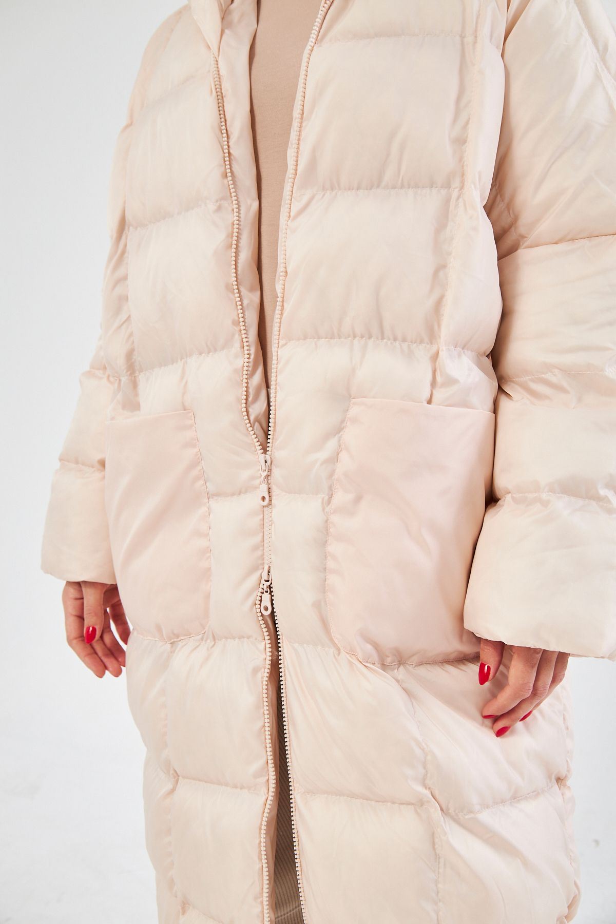 Kadın Siyah Kapüşonlu Uzun Oversize Şişme Mont