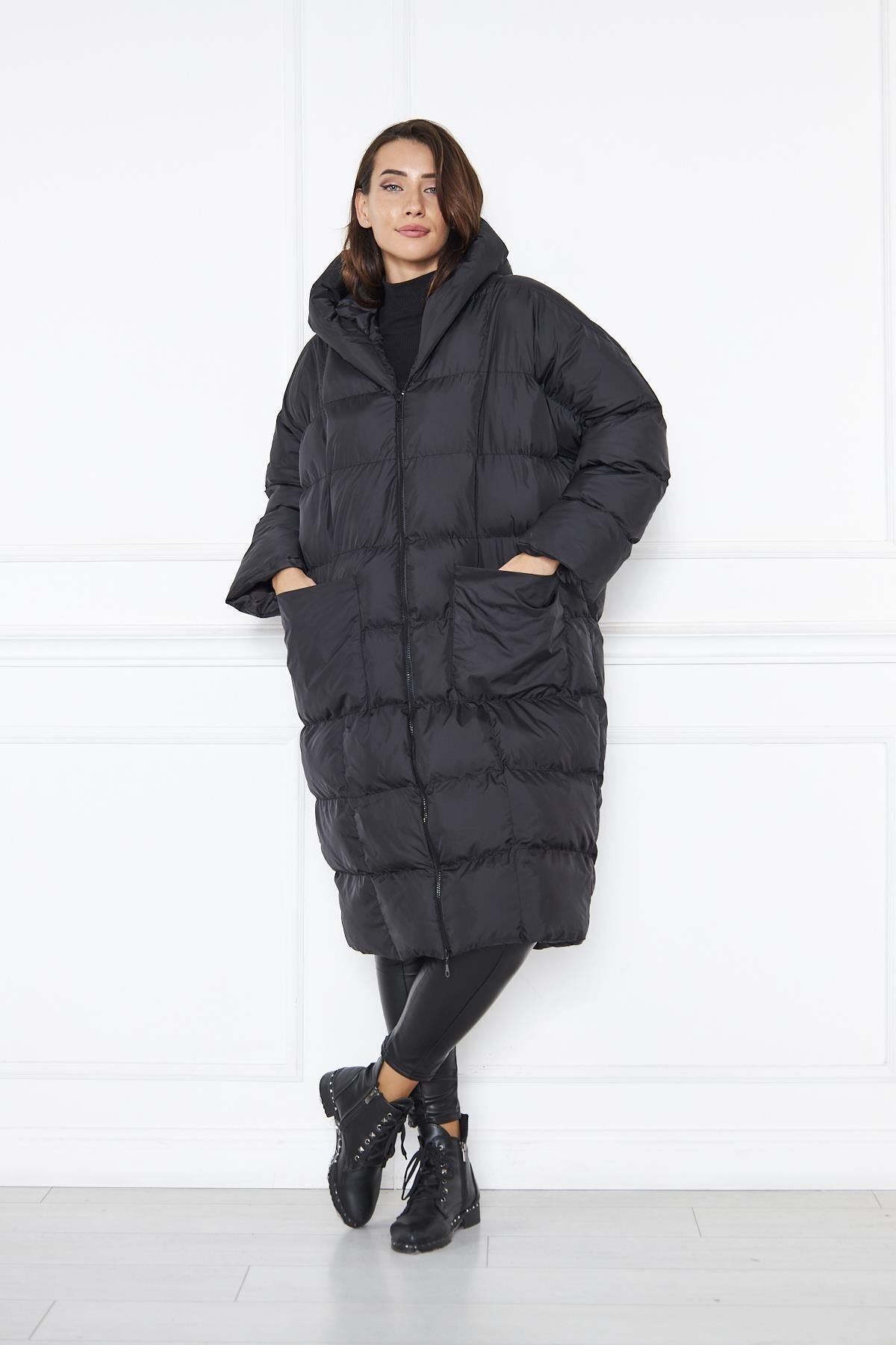 Kadın Siyah Kapüşonlu Uzun Oversize Şişme Mont