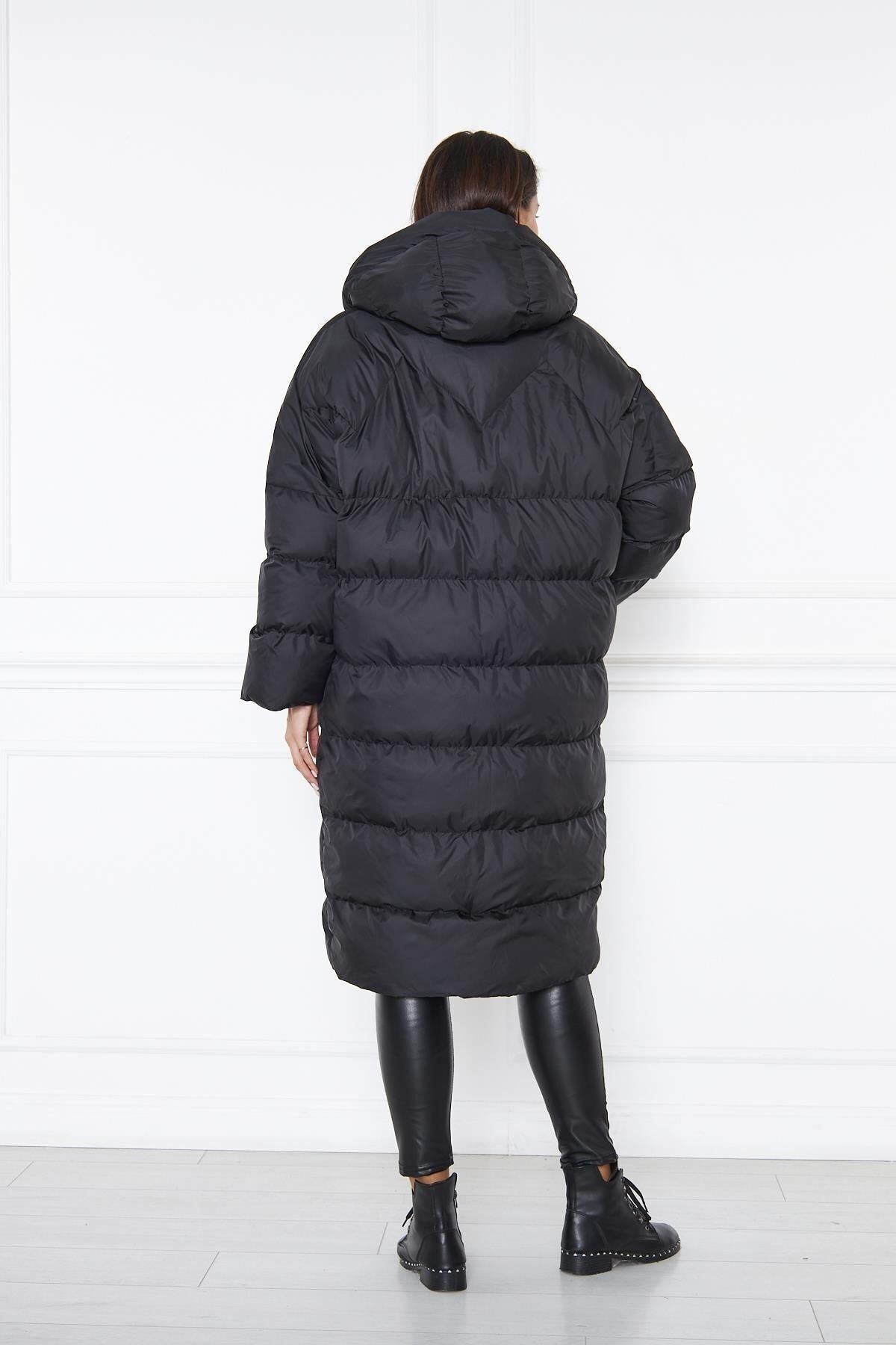 Kadın Siyah Kapüşonlu Uzun Oversize Şişme Mont