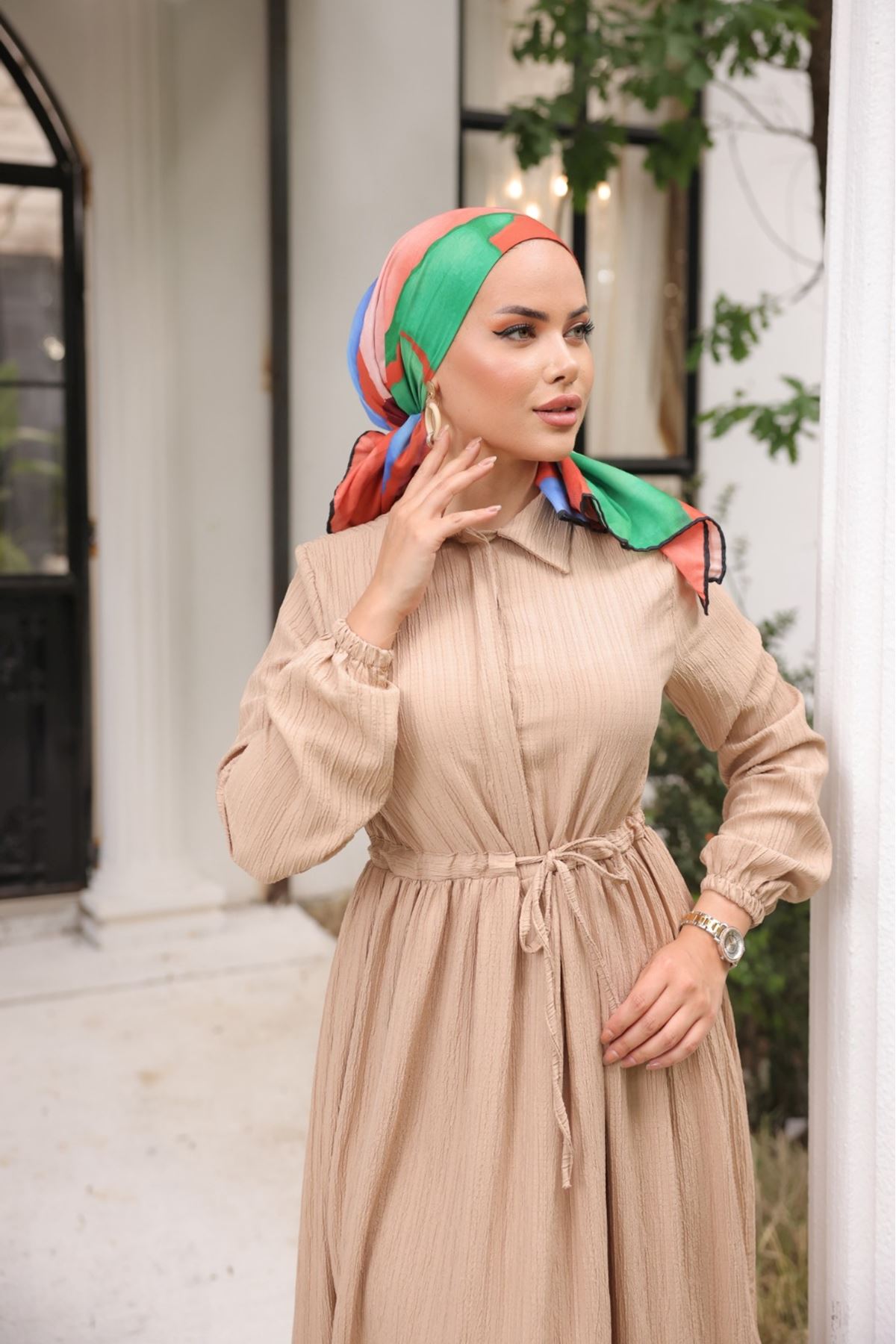 Kadın Uzun Kollu Büzgülü Tesettür Bej Uzun Elbise