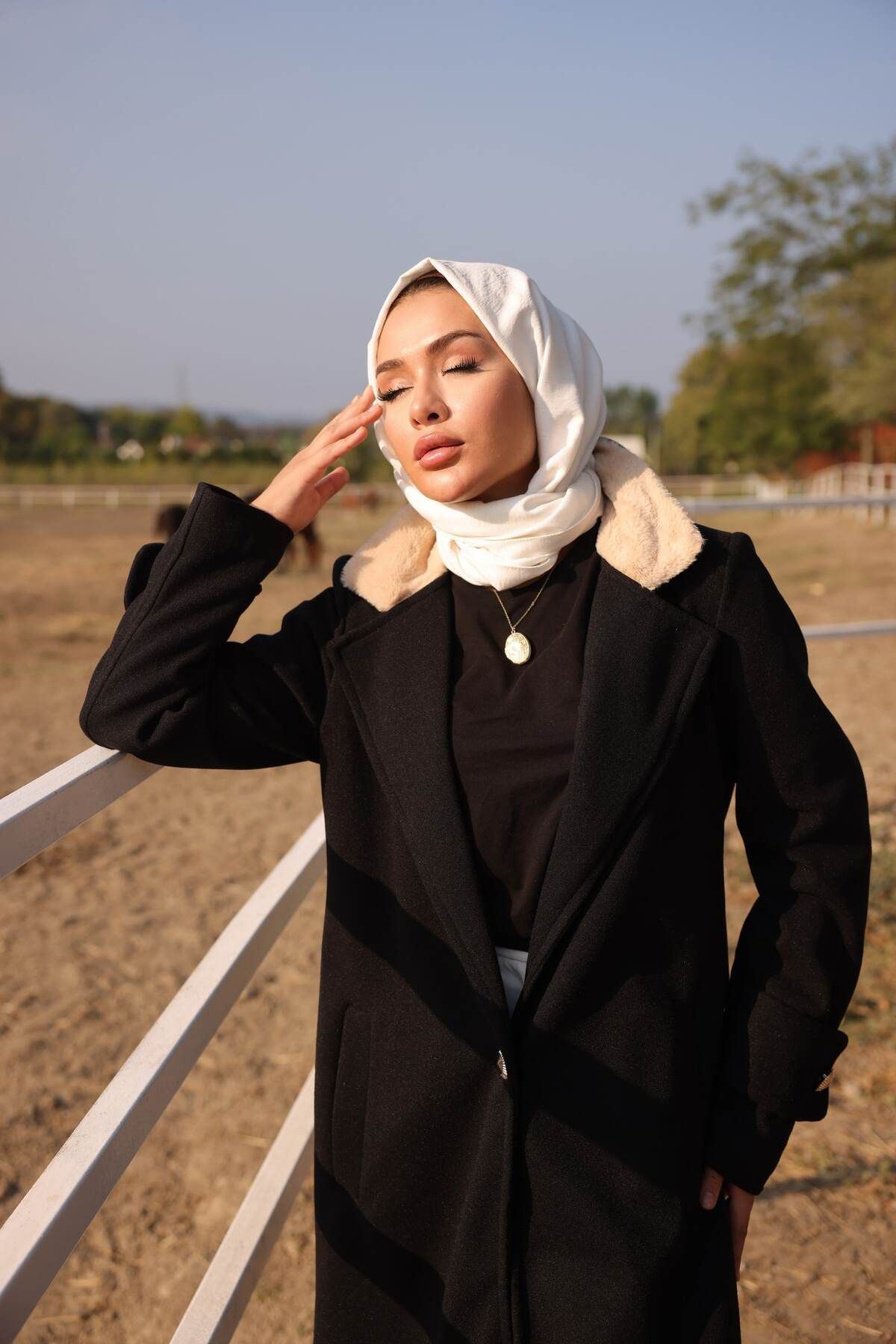 Kadın Şık Kürk Detaylı Trend Kışlık Siyah Kaşe Kaban