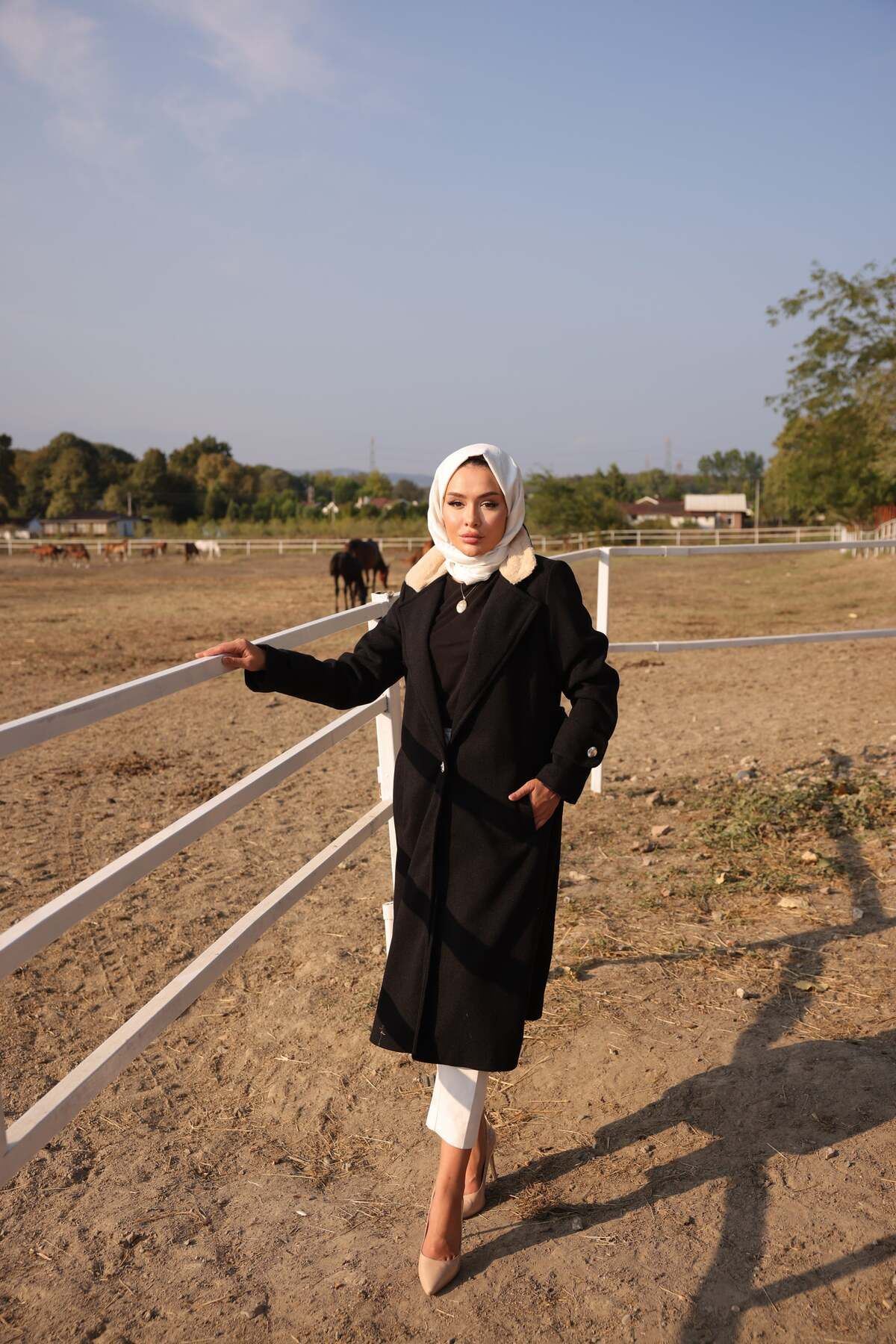 Kadın Şık Kürk Detaylı Trend Kışlık Siyah Kaşe Kaban