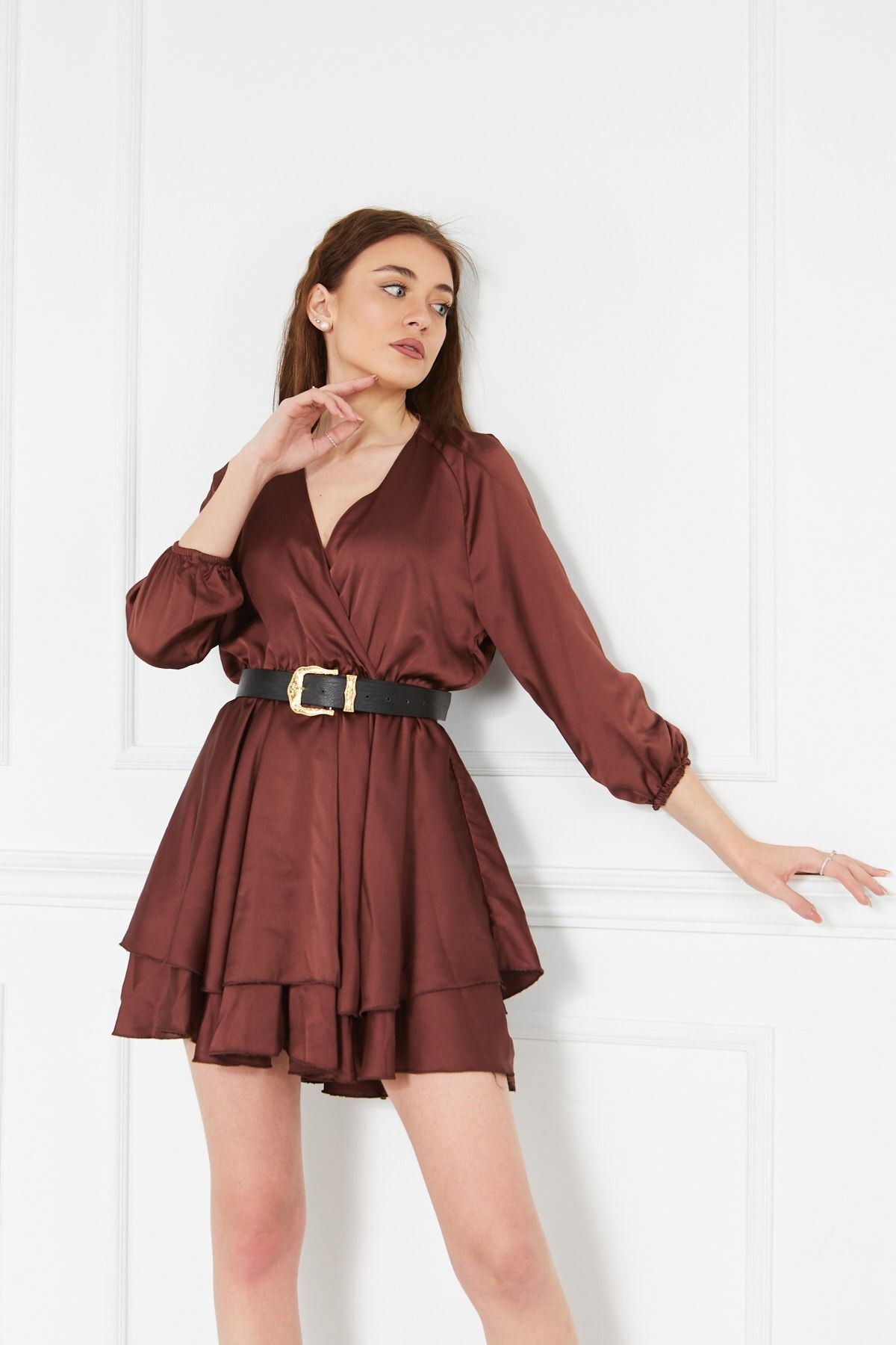 Kadın Kruvaze Yaka Volanlı Beli Ve Kolu Lastikli Saten Kısa Elbise