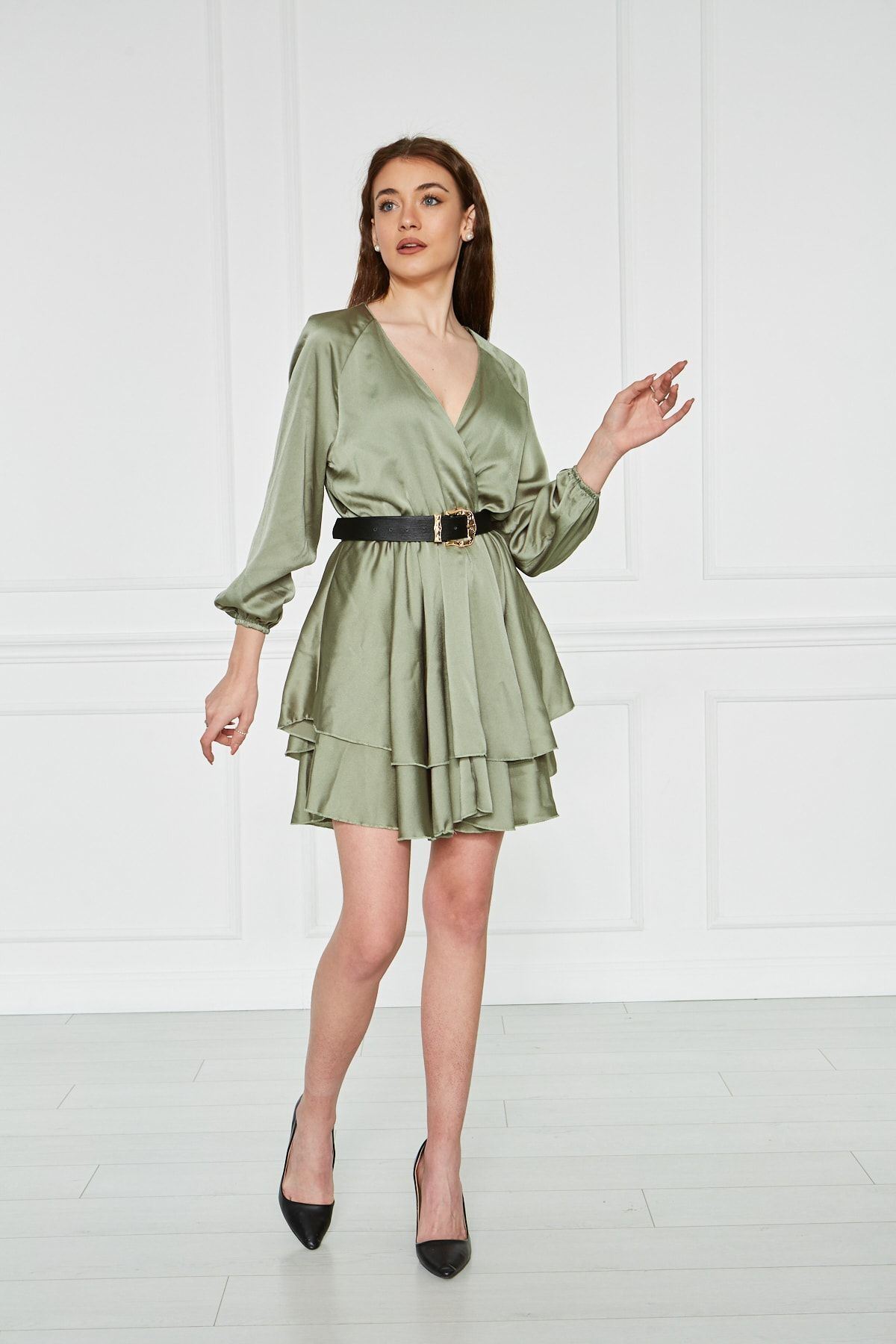 Kadın Kruvaze Yaka Volanlı Beli Ve Kolu Lastikli Saten Kısa Elbise