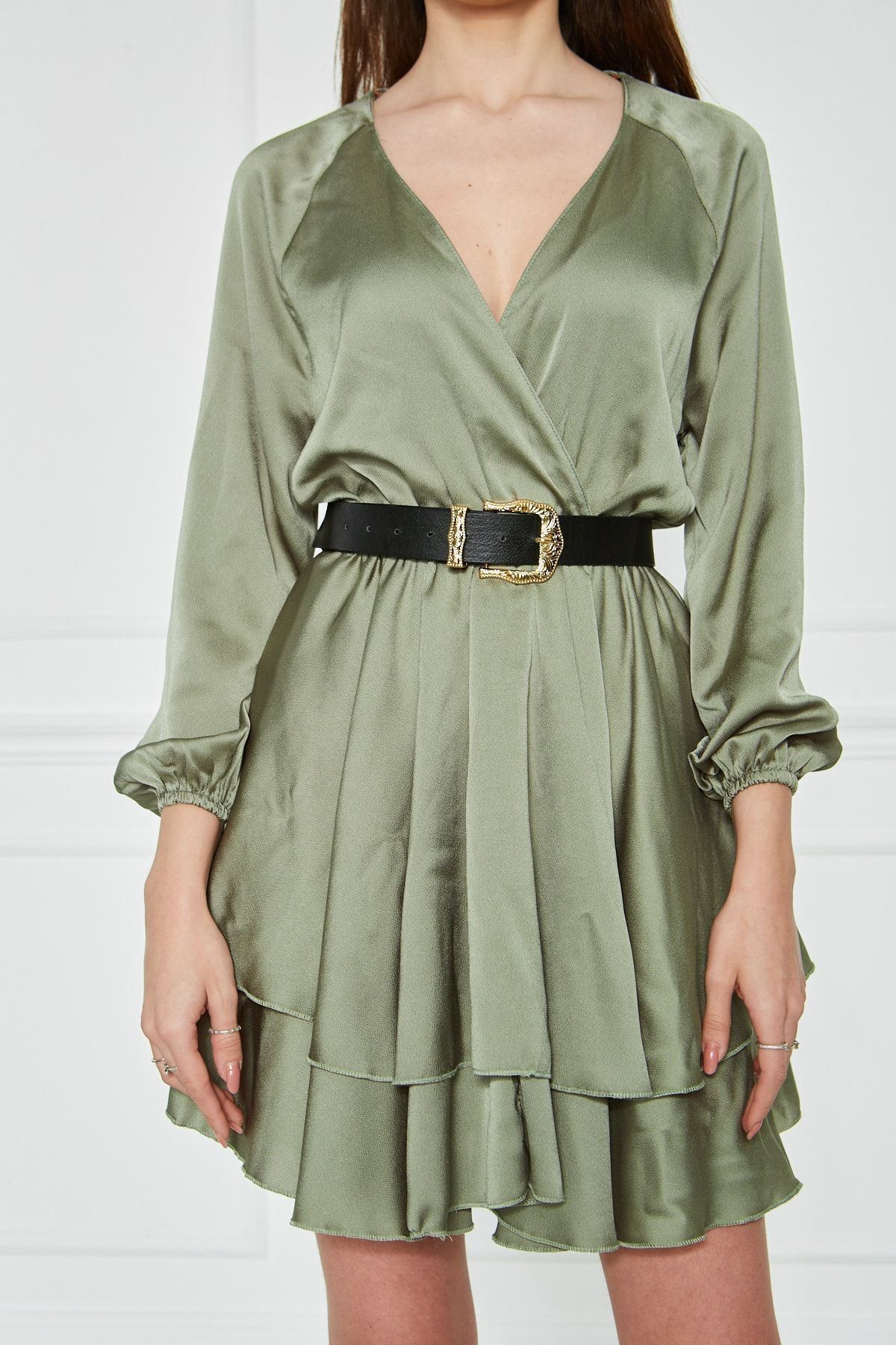 Kadın Kruvaze Yaka Volanlı Beli Ve Kolu Lastikli Saten Kısa Elbise