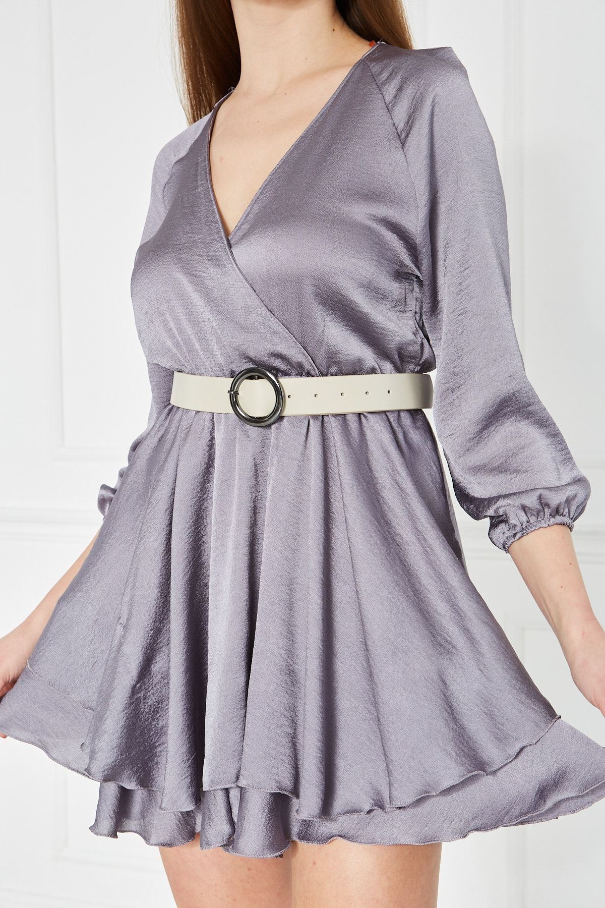 Kadın Kruvaze Yaka Volanlı Beli Ve Kolu Lastikli Saten Kısa Elbise