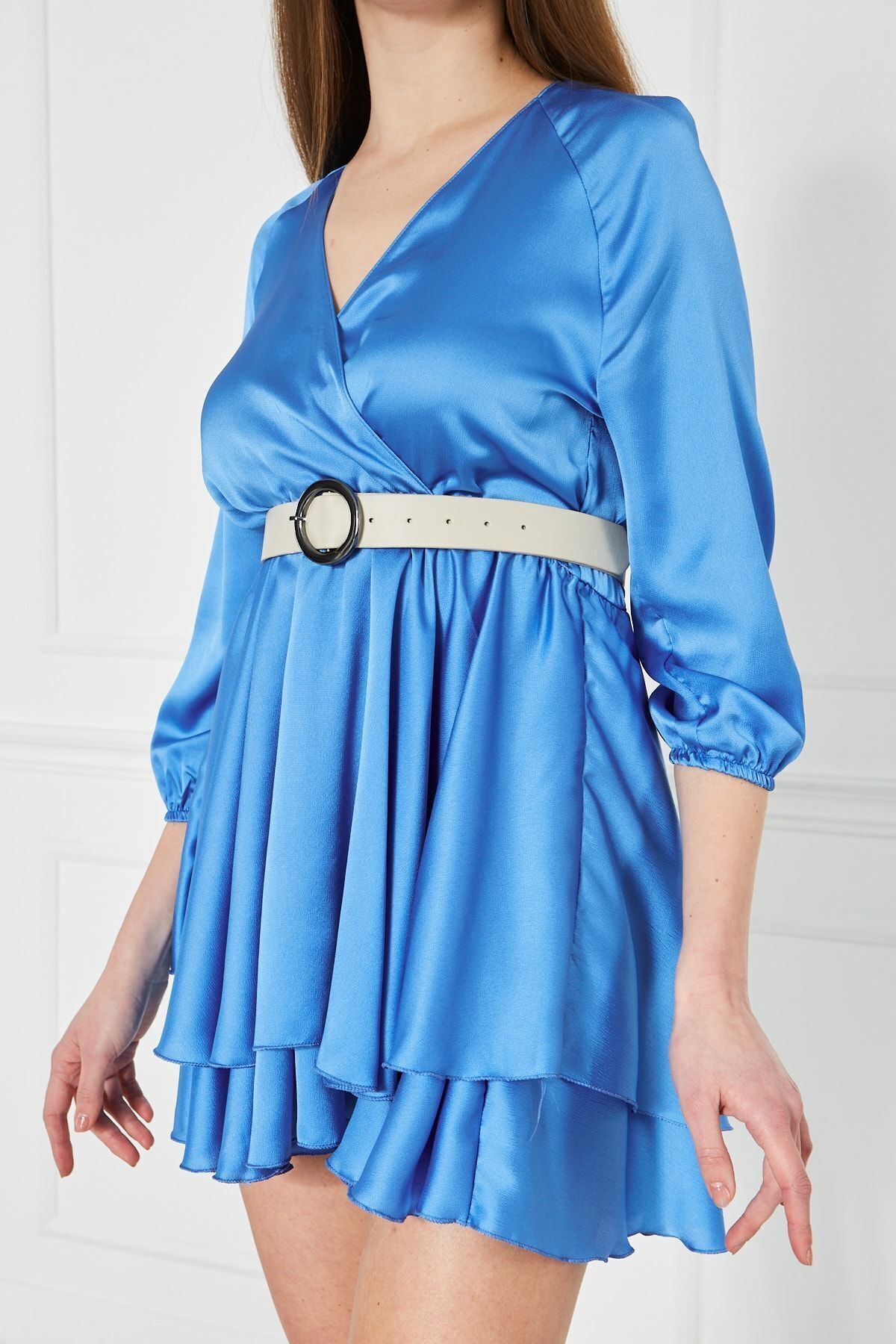 Kadın Kruvaze Yaka Volanlı Beli Ve Kolu Lastikli Saten Kısa Elbise