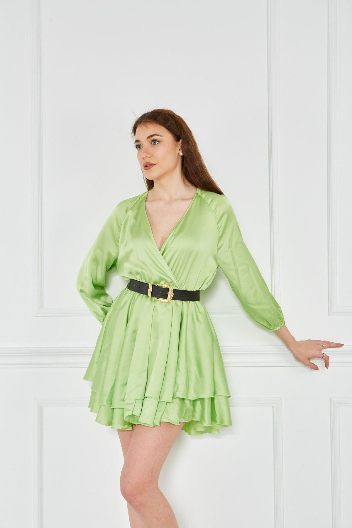 Kadın Kruvaze Yaka Volanlı Beli Ve Kolu Lastikli Saten Kısa Elbise