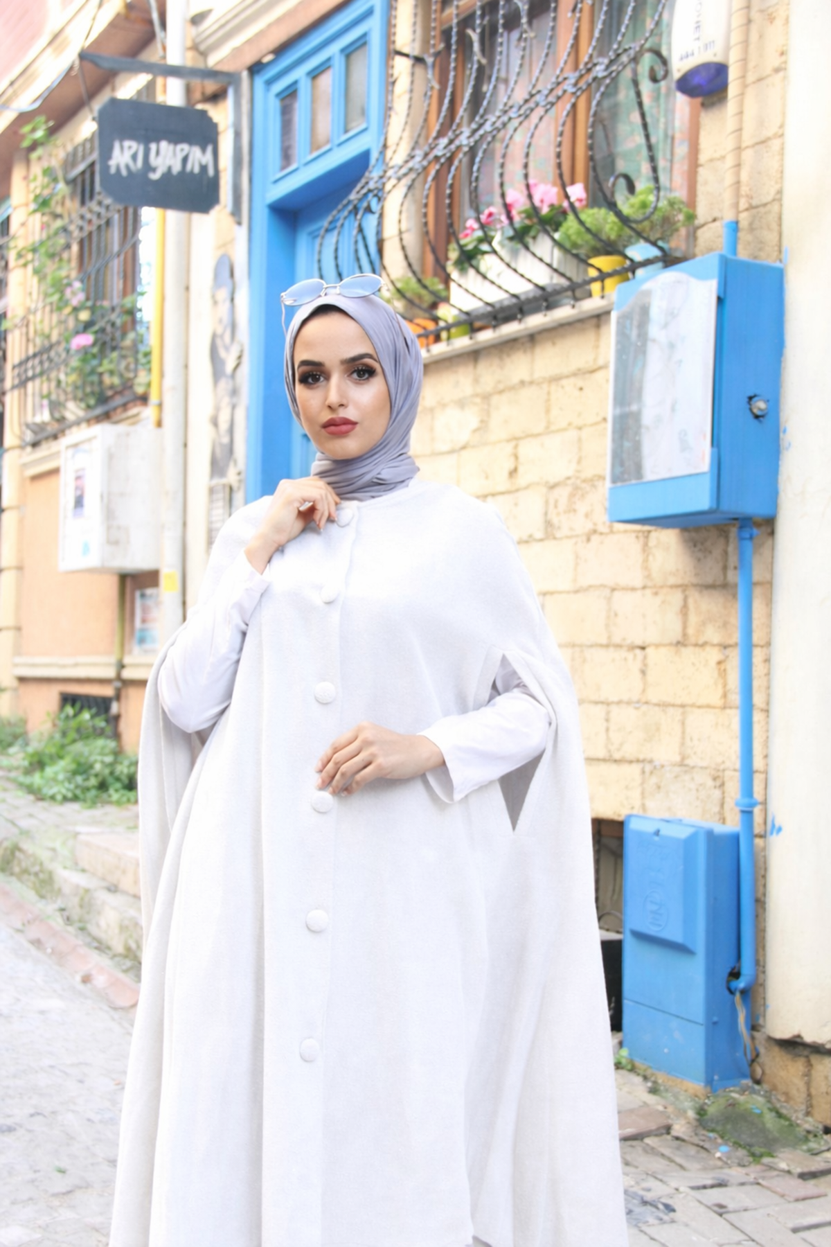 Kadın Trend Düğmeli Beyaz Kaşe Pelerin Panço