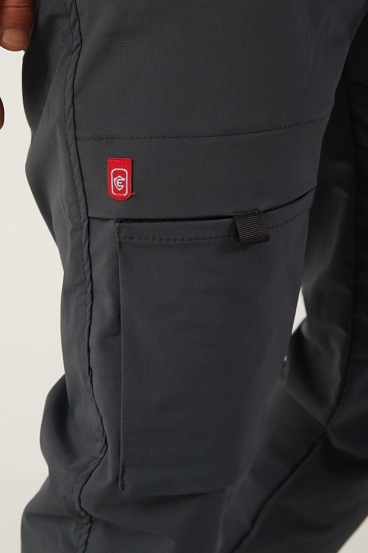 Erkek Paraşüt Kumaş Tarz Cepli Paça Ve Bel Lastikli Jogger Spor Pantolon