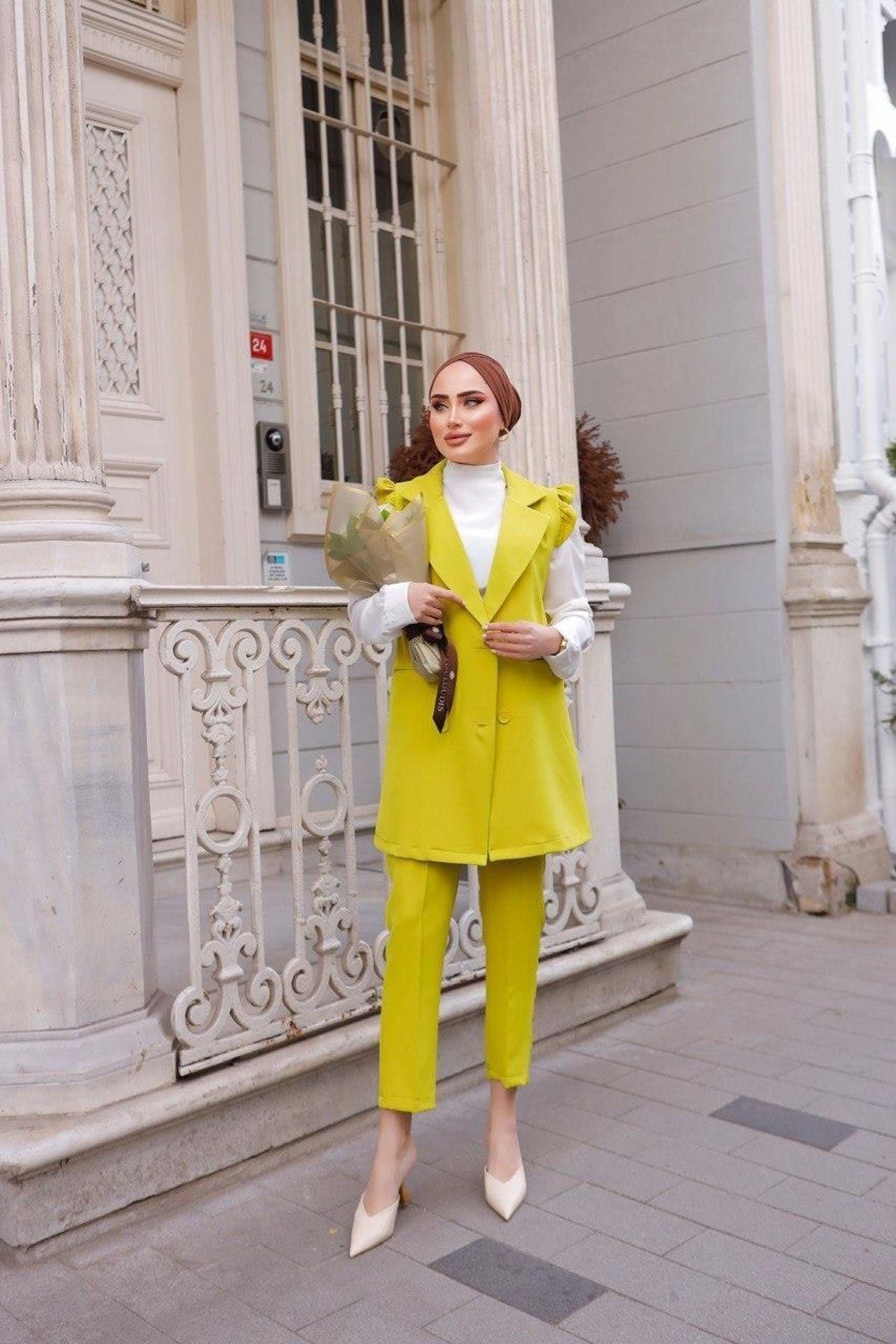 Kadın Omuz Detaylı Yelek Takım