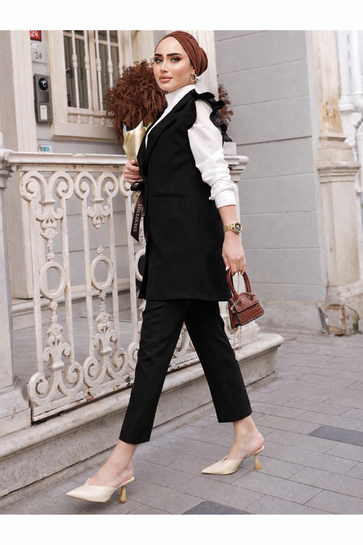 Kadın Omuz Detaylı Yelek Takım