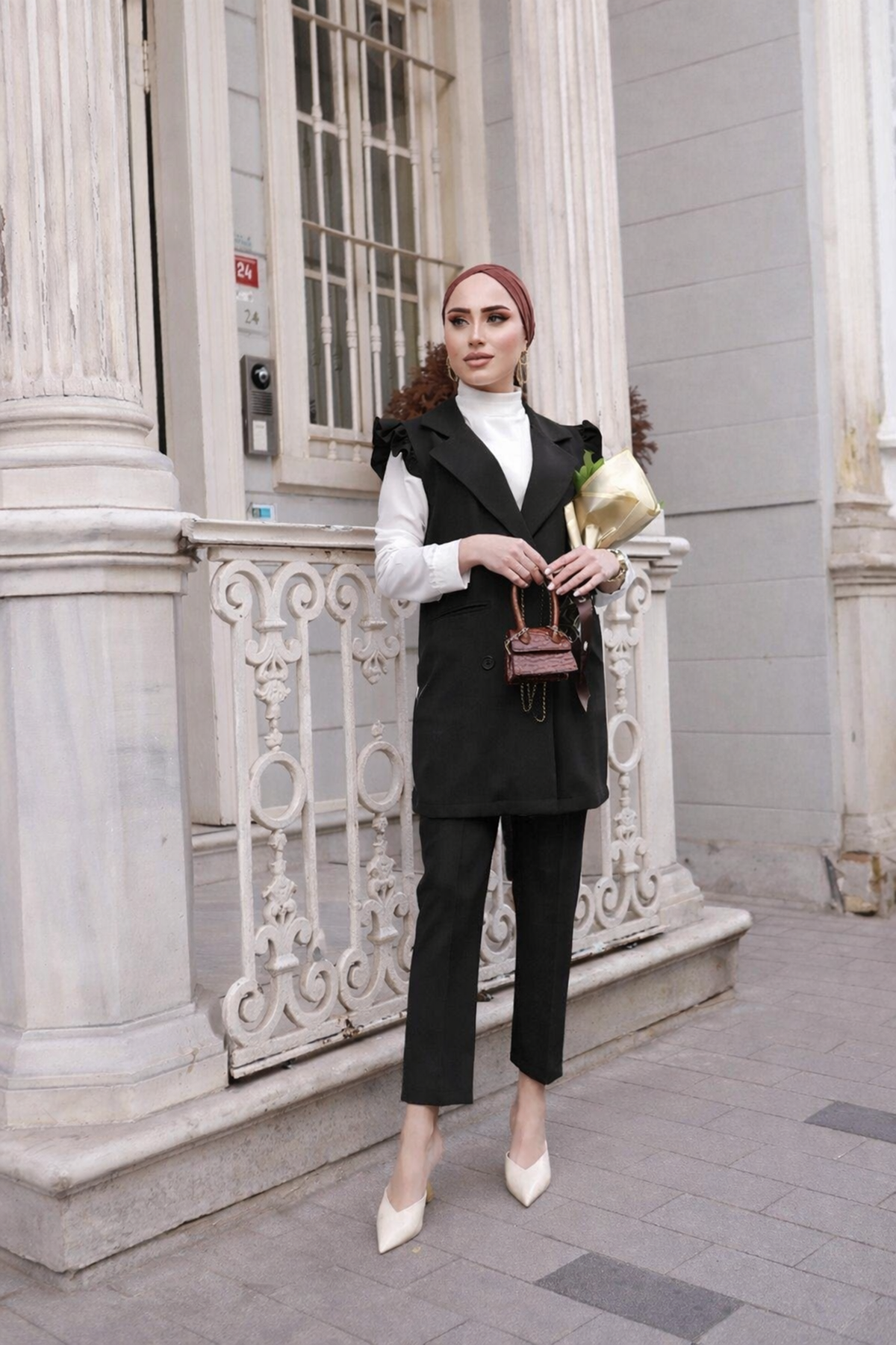 Kadın Omuz Detaylı Yelek Takım