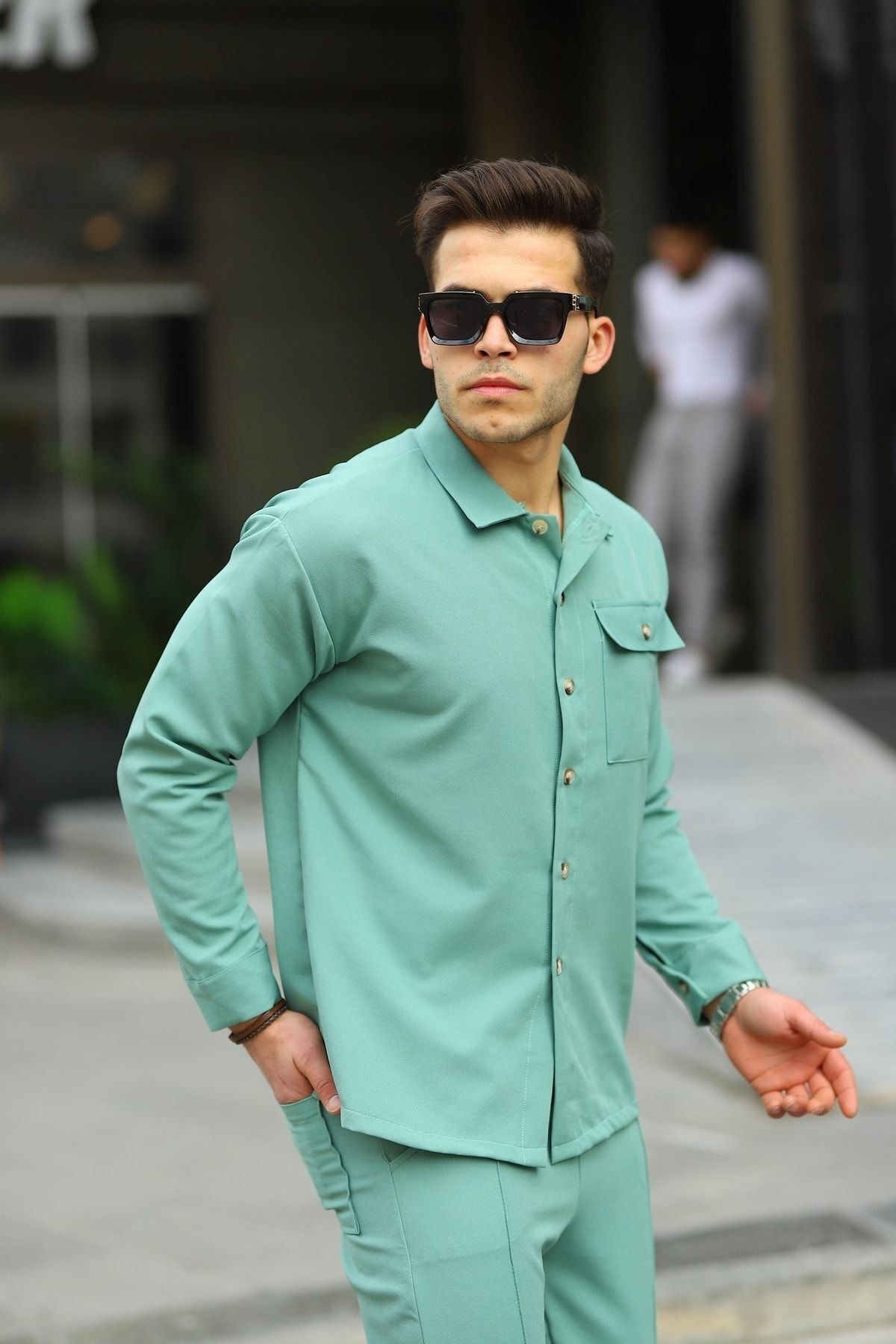Erkek Gömlek ve Eşofman Takımı