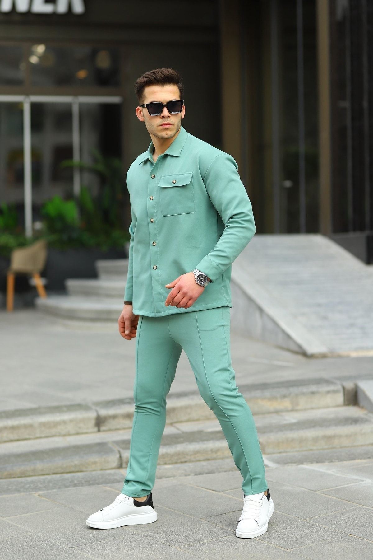 Erkek Gömlek ve Eşofman Takımı