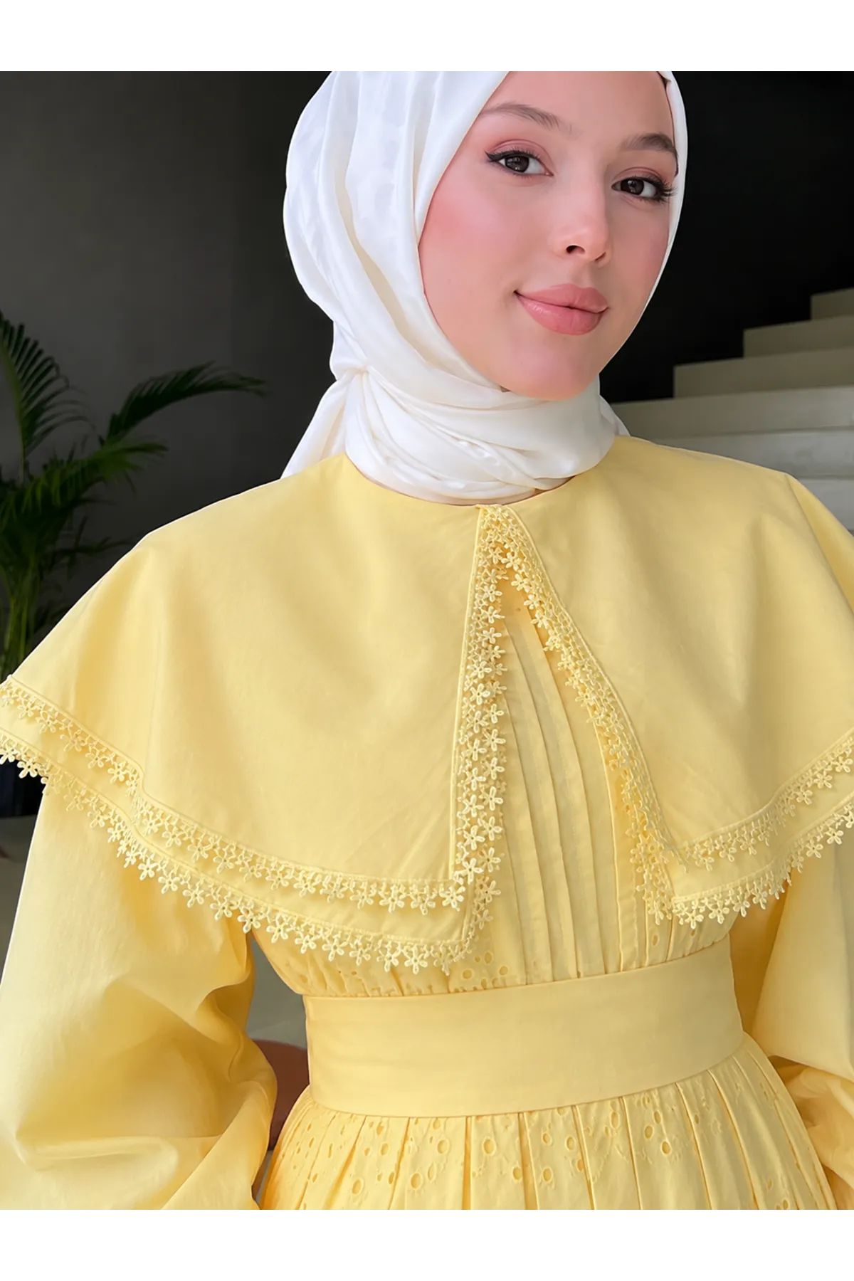 Kadın Fisto Yaka Detaylı Uzun Sarı Tesettür Elbise
