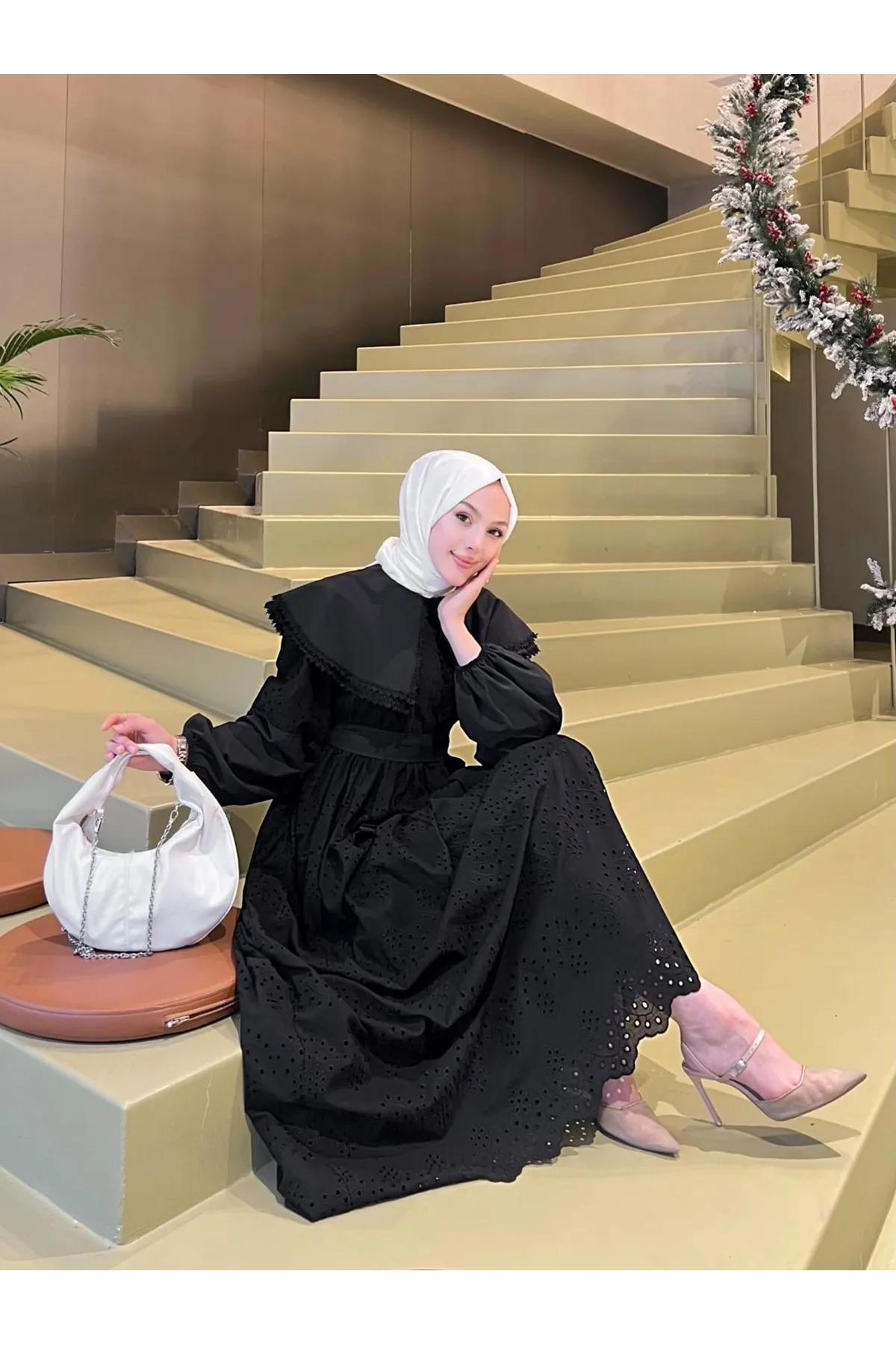 Kadın Fisto Yaka Detaylı Uzun Siyah Tesettür Elbise