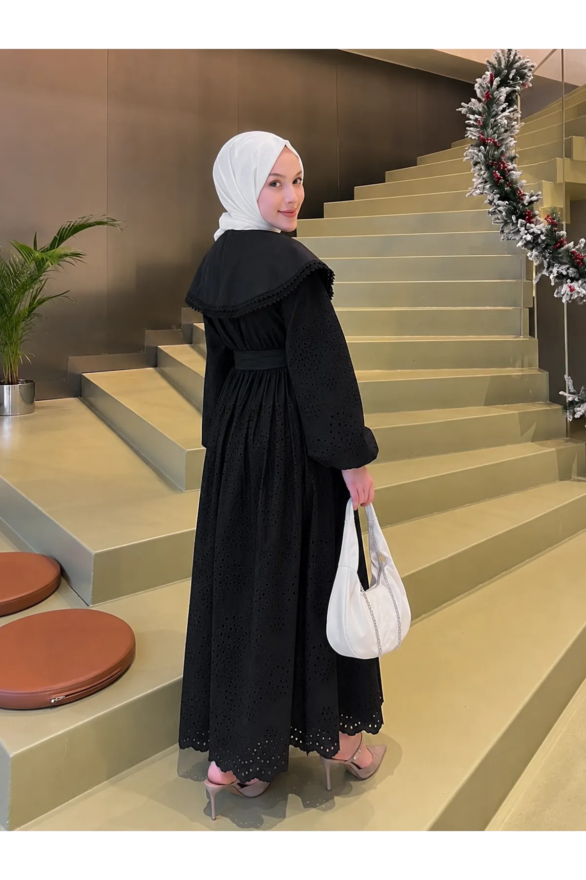 Kadın Fisto Yaka Detaylı Uzun Siyah Tesettür Elbise
