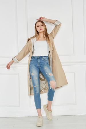 Kadın Beli Büzgülü Su İtici Kapüşonlu Trençkot KREM