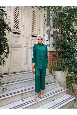 Kendinden Desenli Gömlekli Takım ZÜMRÜT