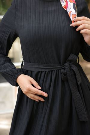 Kendinden Dokulu Elbise SİYAH