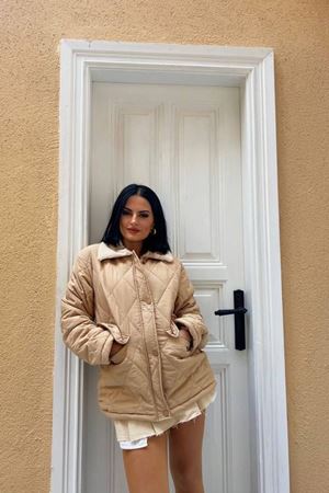 Kadın Kürk Yaka Baklava Desenli Kapitone Bej Ceket