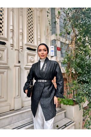 Bel Kemerli Taşlı Jakarlı Ceket