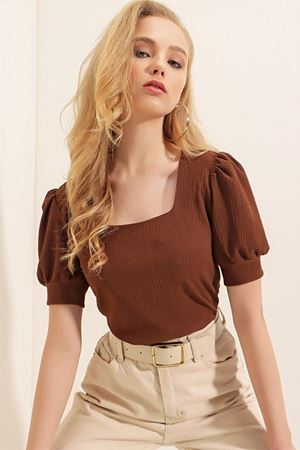 Kare Yaka Örme Bluz