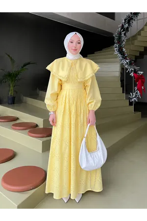 Kadın Fisto Yaka Detaylı Uzun Sarı Tesettür Elbise