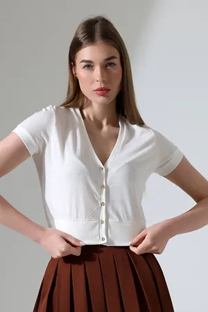 Kadın V Yaka Düğmeli Kısa Kol Ekru Crop Bluz